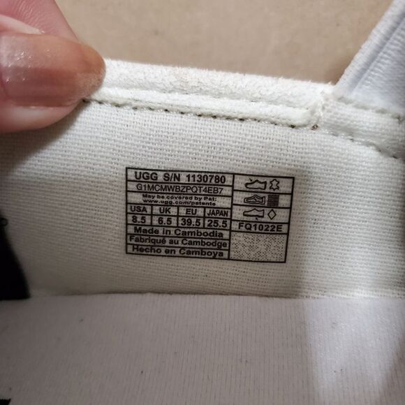 UGG Alameda Spotty Slip On - Picture 8 of 16